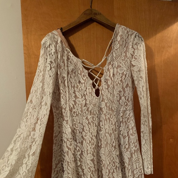 Dresses & Skirts - White lace long sleeve dress